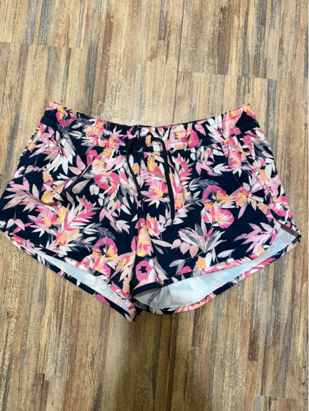 Columbia shorts size medium